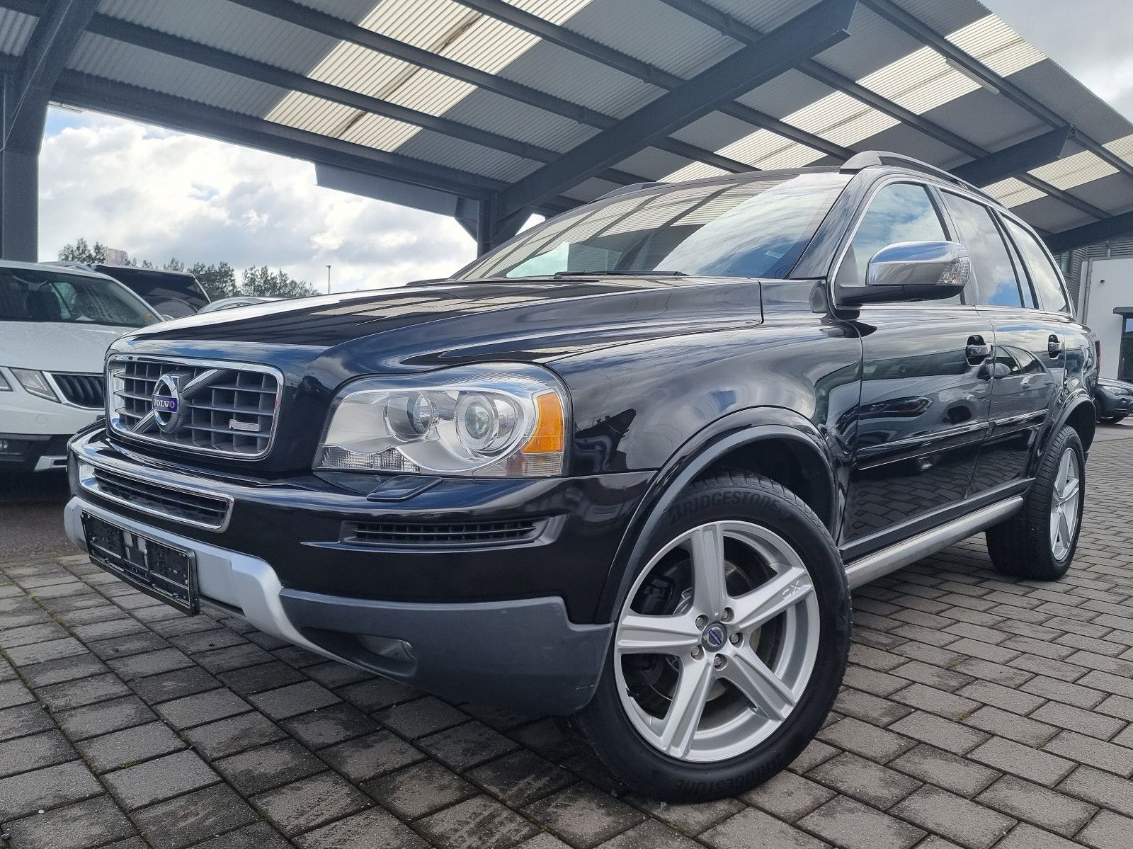 VOLVO XC90 2.4 D5 200 ch R-DESIGN AWD BVA 7 PLACES 2ème MAIN - CUIR - ATTELAGE - 174600 km