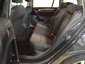 Volkswagen Golf - 10