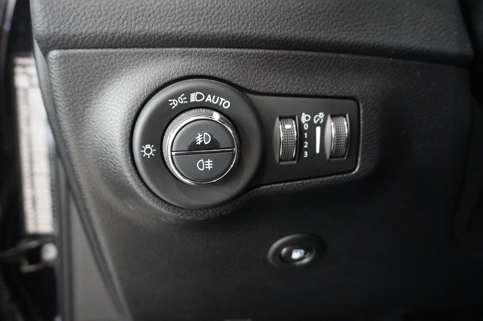 Fahrzeugabbildung Jeep Compass S 1.3T-GDI PHEV AWD SPORT NAVI/SH/KAMERA