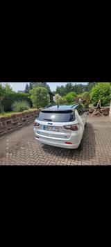 Jeep Compass 1.3l T4-PHEV 177kW S Automatik 4WD S - silberne Jeep Compass