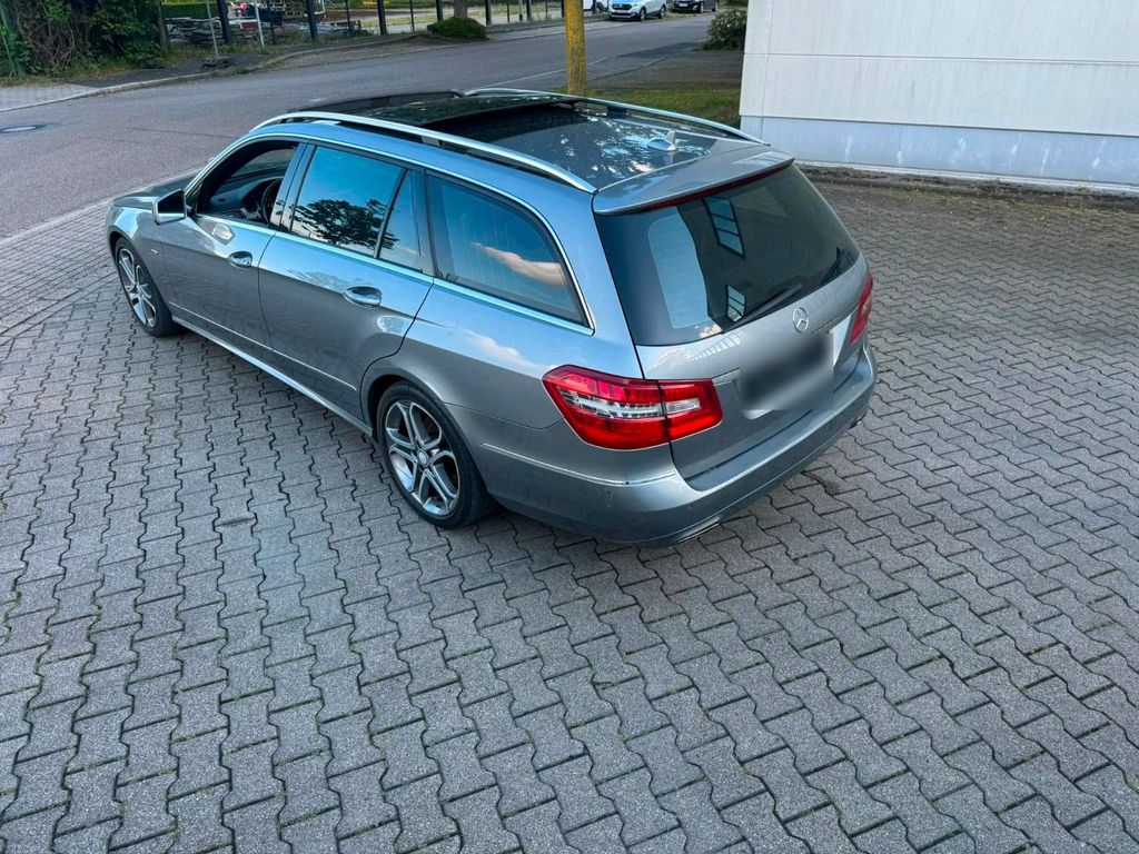 Image of Mercedes-Benz E 300
