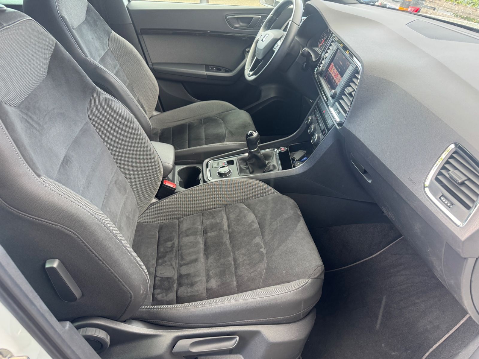 Fahrzeugabbildung SEAT Ateca Xcellence LED+Navi+AHK+Bluetooth