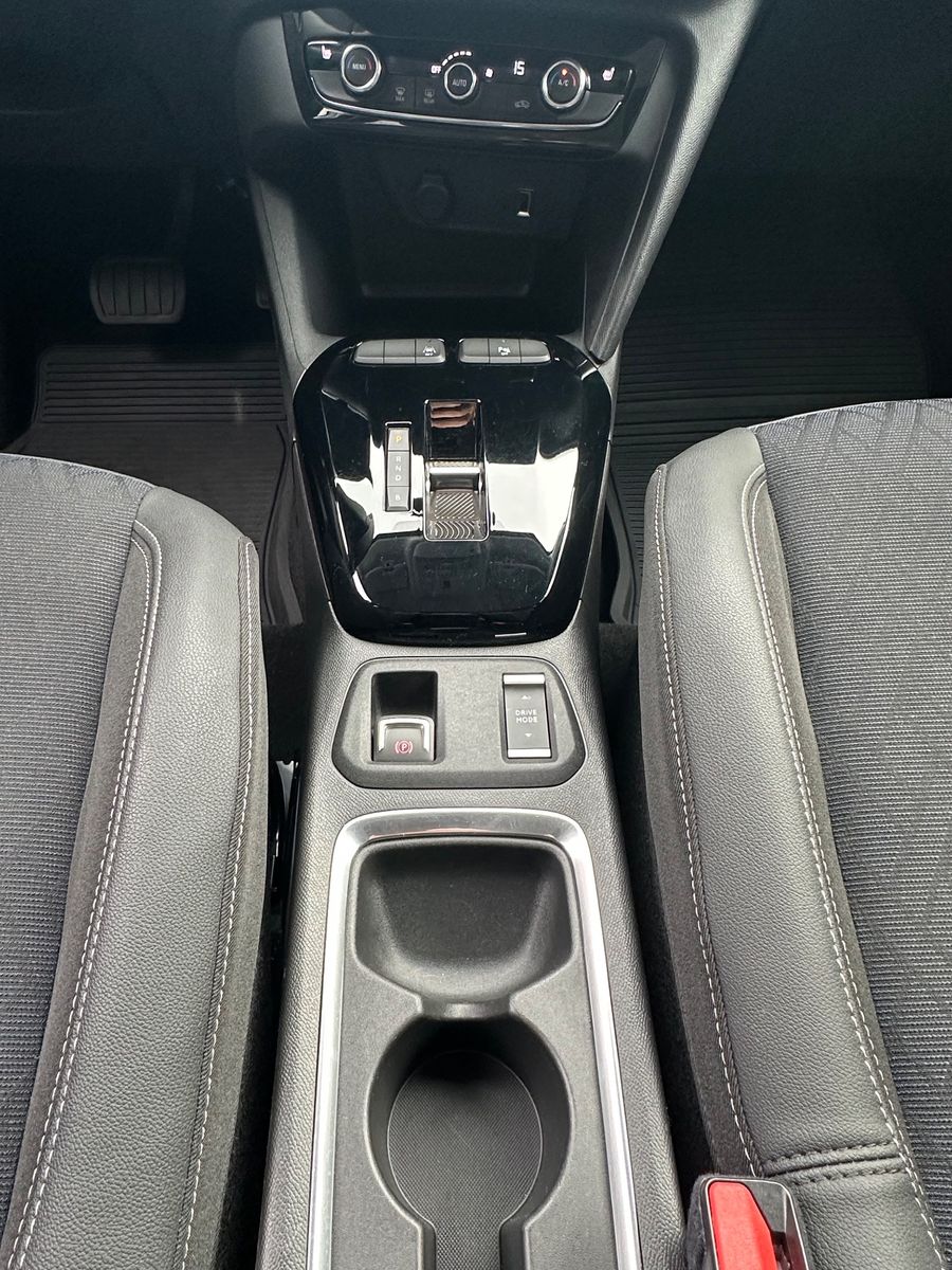 Fahrzeugabbildung Opel Corsa e Elegance NAV+LED+KAMERA+SHZ+KEYLESS