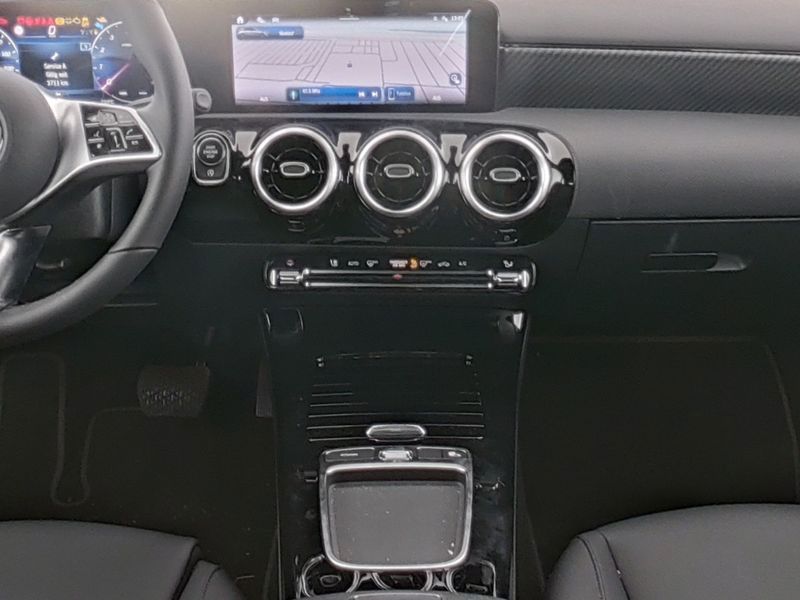 Fahrzeugabbildung Mercedes-Benz A 180 Progressive Totwi. Navi LED SHZ SpurH KAM