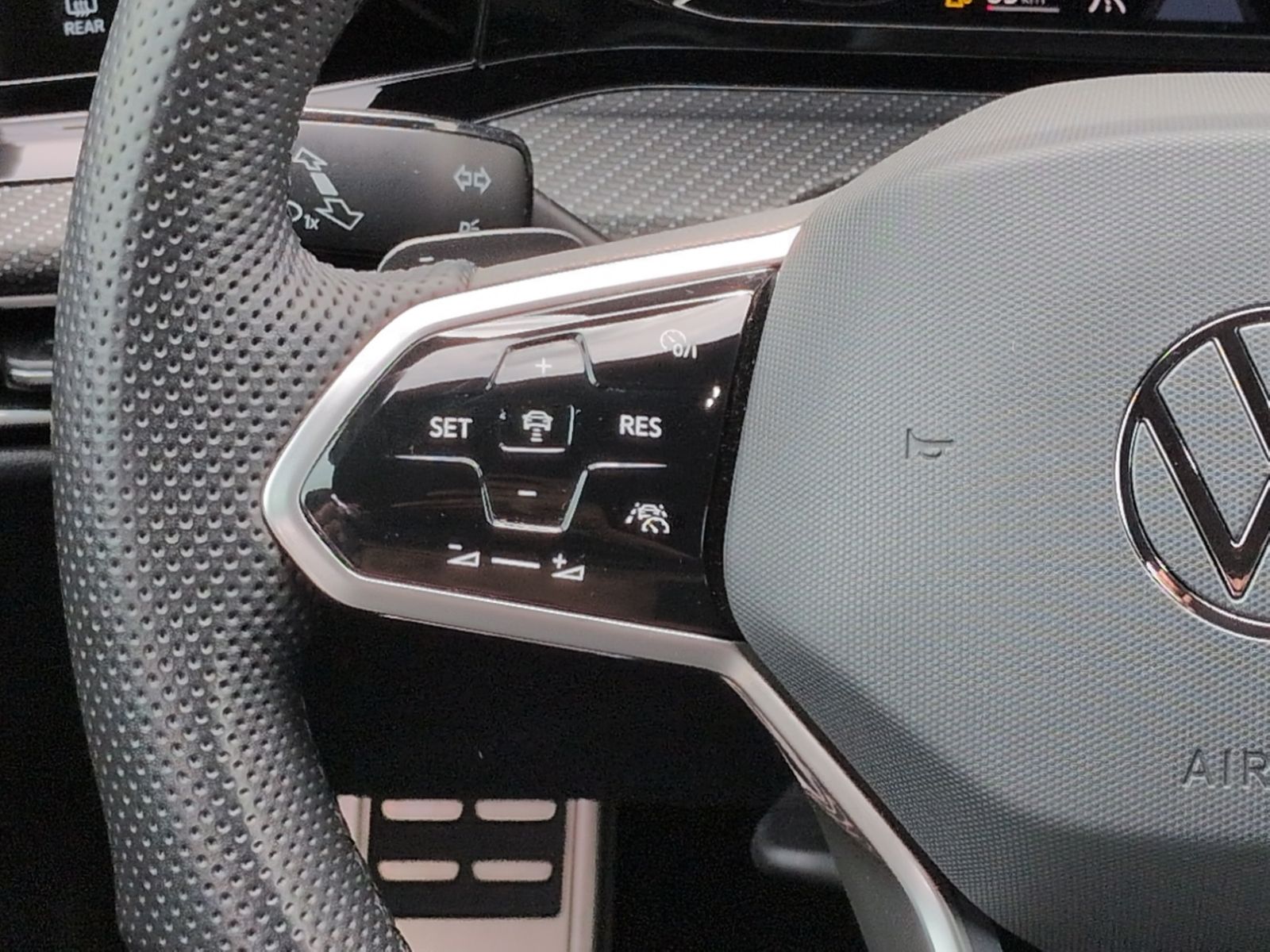 Golf VIII 1.5TSI DSG R-Line NAVI+SHZ+CLIMATRONIC