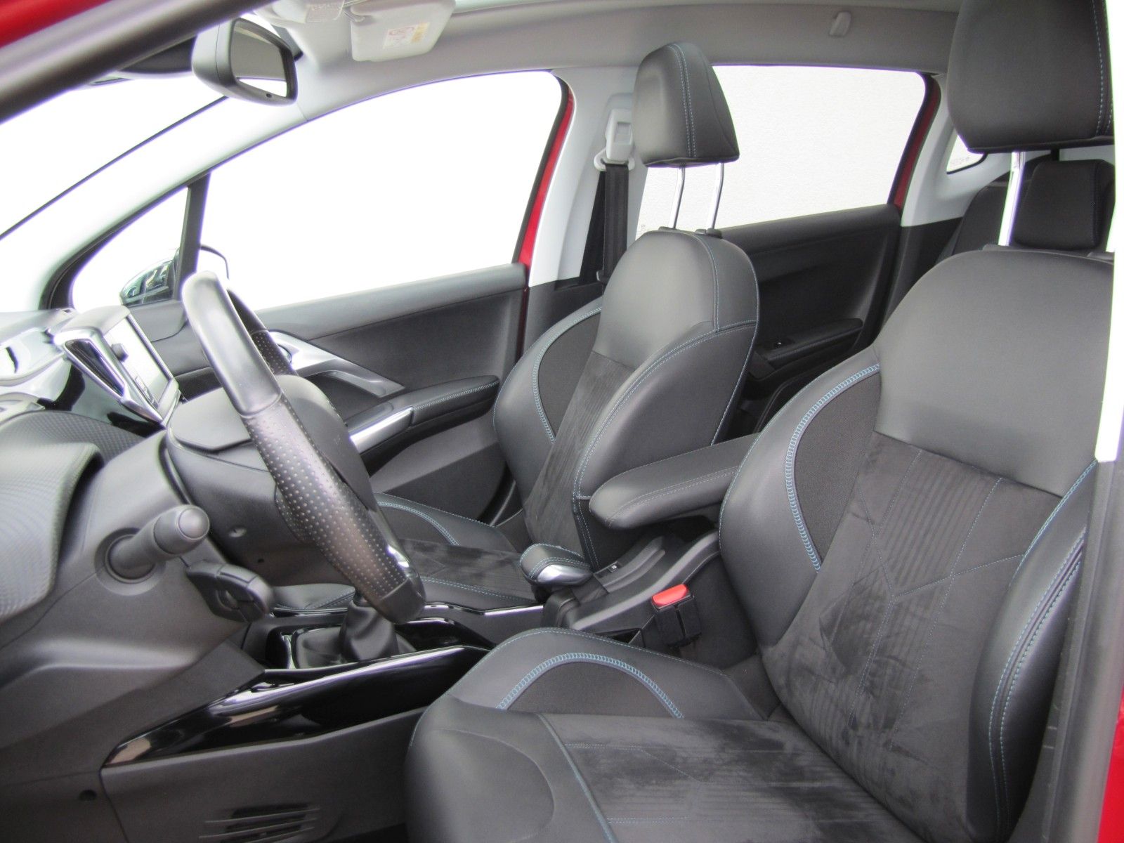 Fahrzeugabbildung Peugeot 2008 Crossway 1.2 PureTech 110 PS