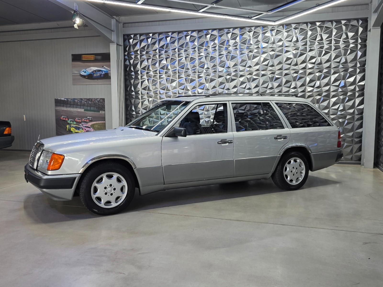 MERCEDES-BENZ E 230 TE BREAK W124 132 ch BVM 1ère MAIN - ATTELAGE - TOIT OUVRANT - 224240 km