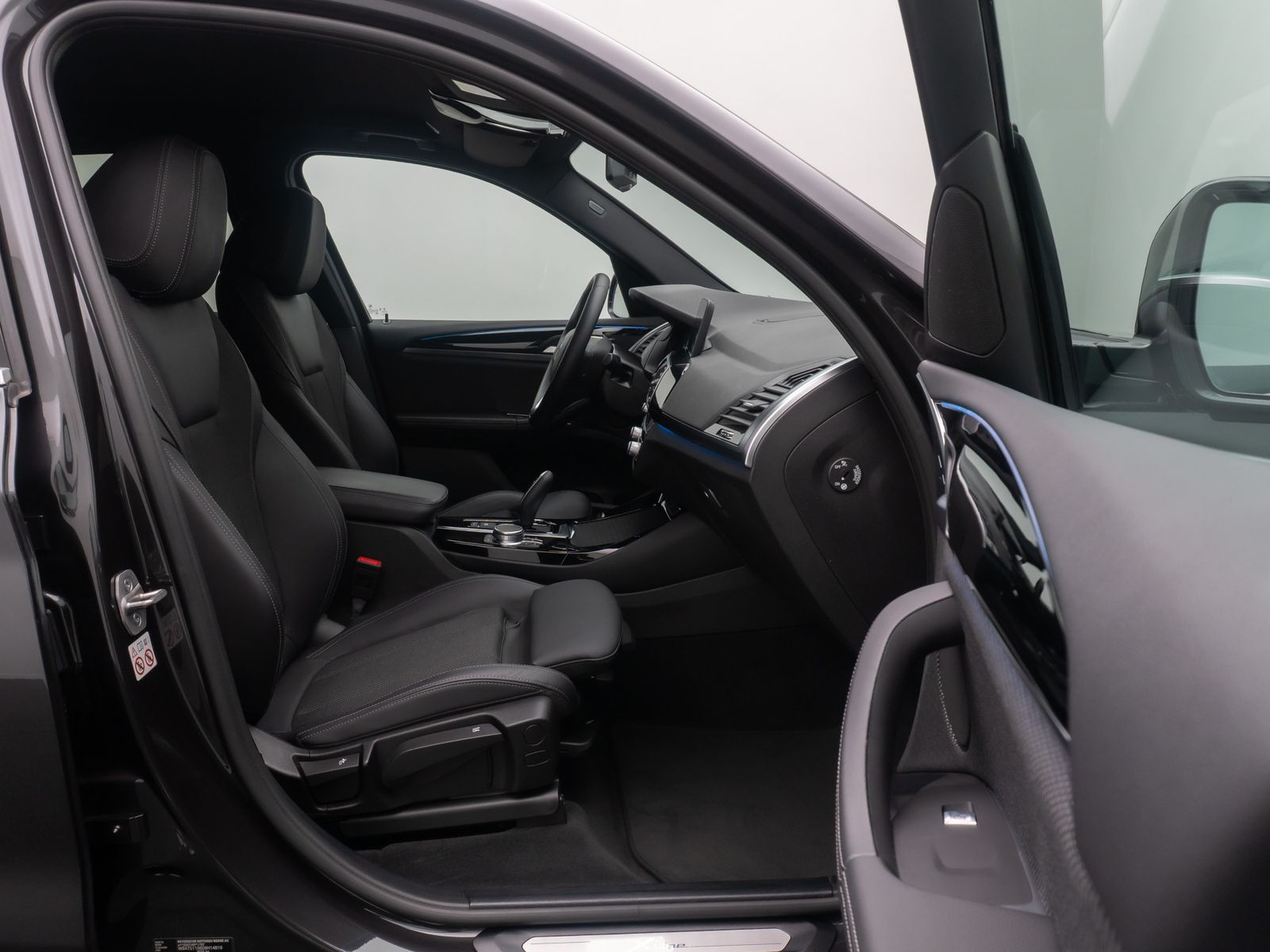 Fahrzeugabbildung BMW X3 xD30e xLine HUD DAB Kamera Alarm HiFi 19Zoll