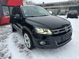 Volkswagen Tiguan R-Line  Sport & Style 4Motion 184 PS  DSG - Volkswagen Tiguan: Sport Style