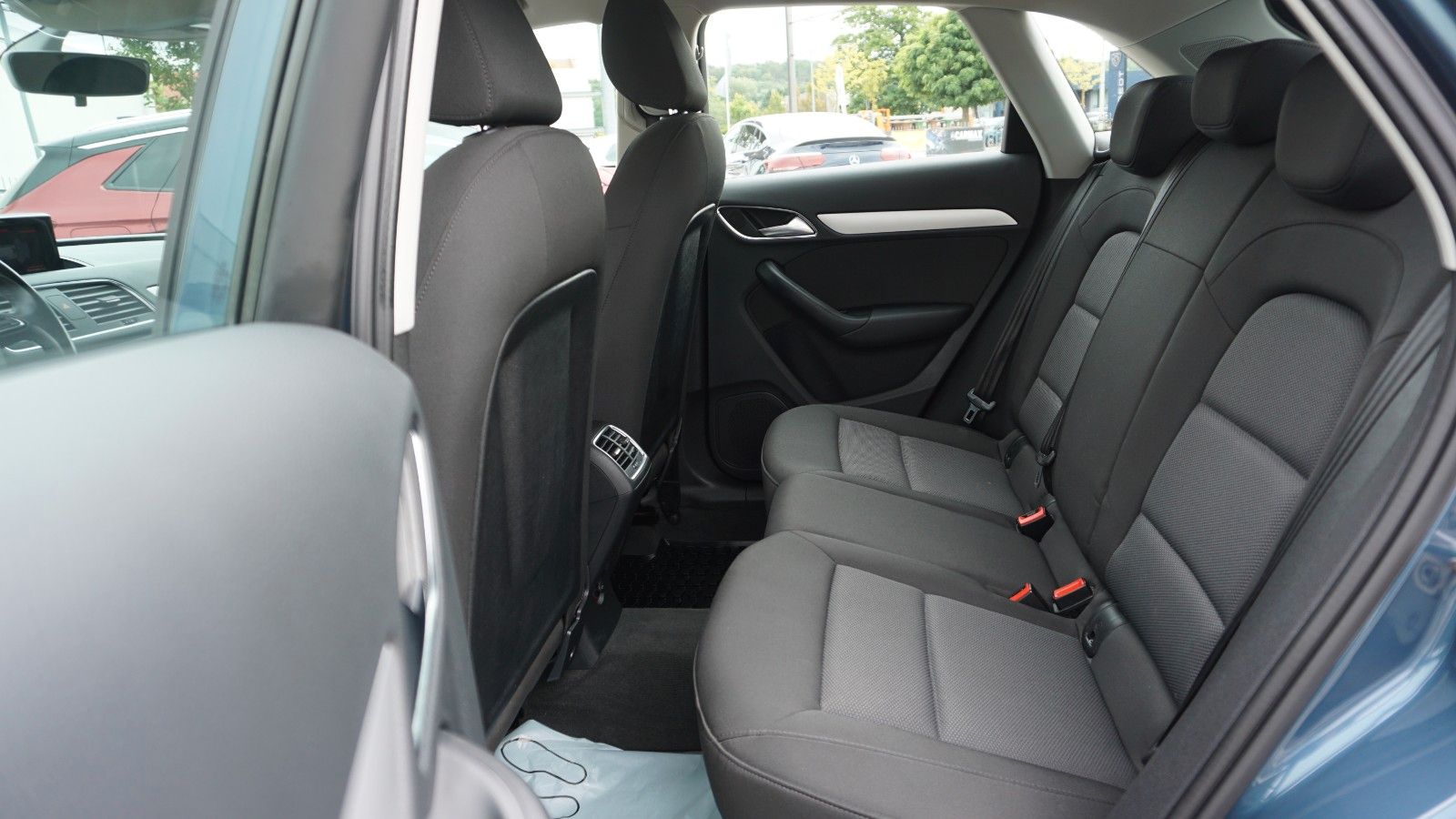 Fahrzeugabbildung Audi Q3 S Line, Navi, LED, AHK, Keyless, Start & Stop