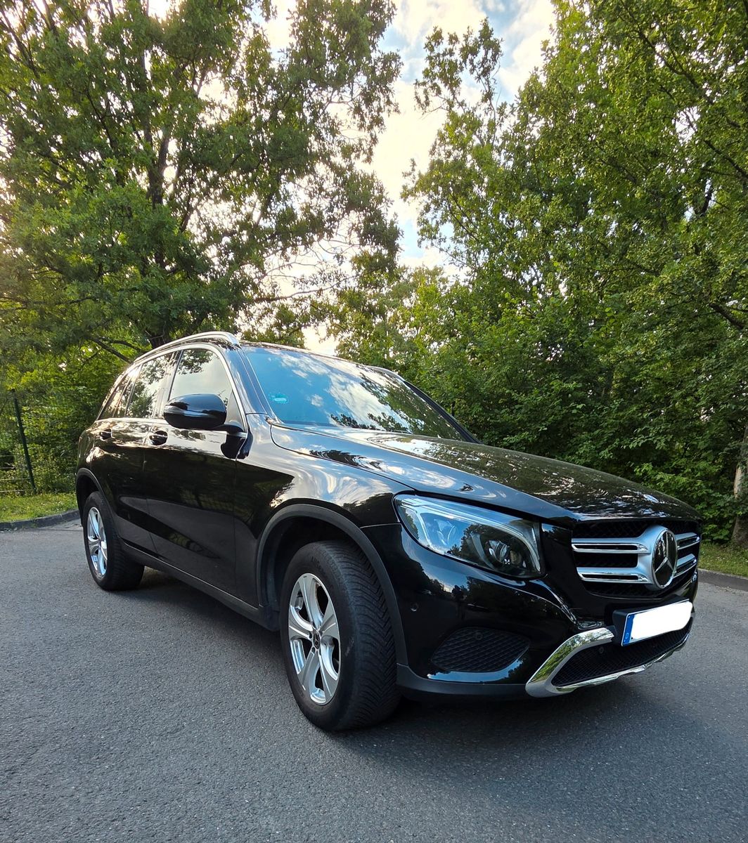 MERCEDES-BENZ GLC 300 4M|AMG|Panor.| Distronic|LED|BusinessPak