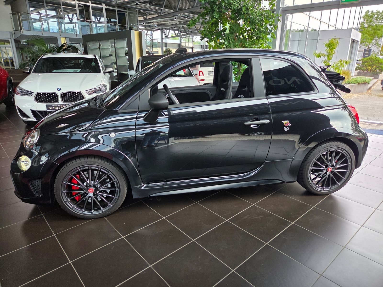 Fahrzeugabbildung Abarth 595C Competizione NAVI CarPlay