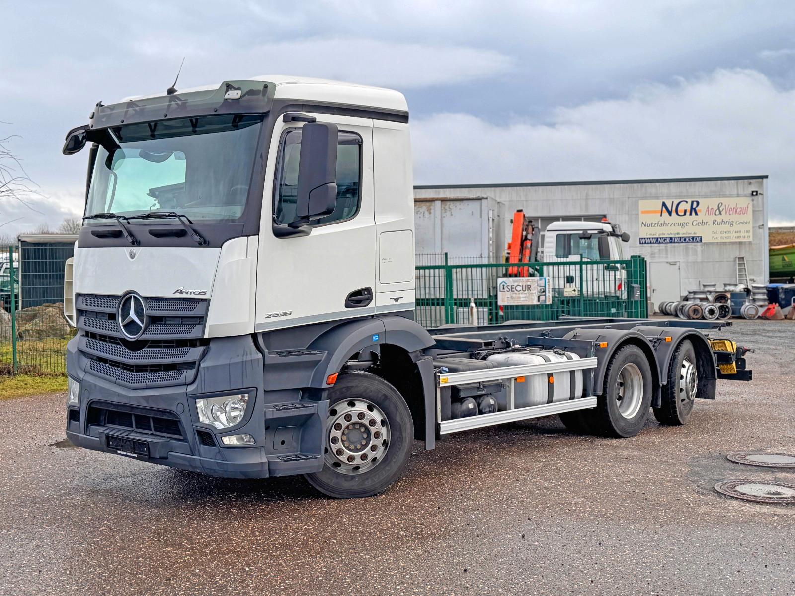 Mercedes-Benz 2536 ADR Valid & kipphydraulik für Gastank