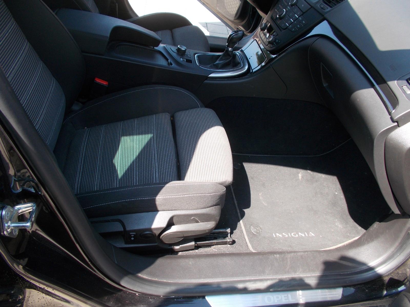 Opel Insignia 2011 — photo 21