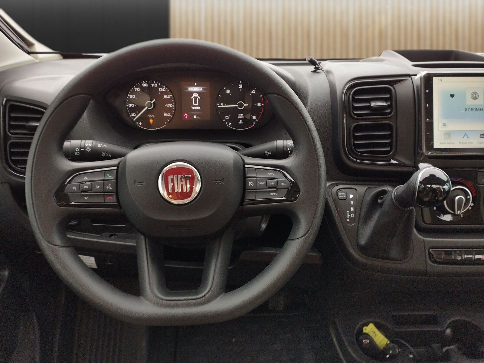 Fahrzeugabbildung Eura Mobil Van V 635 HB Captain-Chair-Sitze, Skyroof, RFK