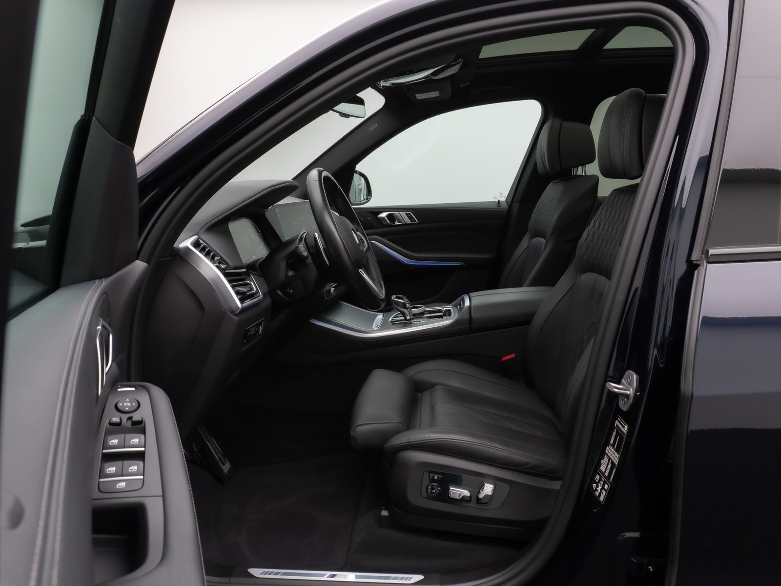 Fahrzeugabbildung BMW X5 xD40d M Sport Panorama Kamera HUD DAB Massage