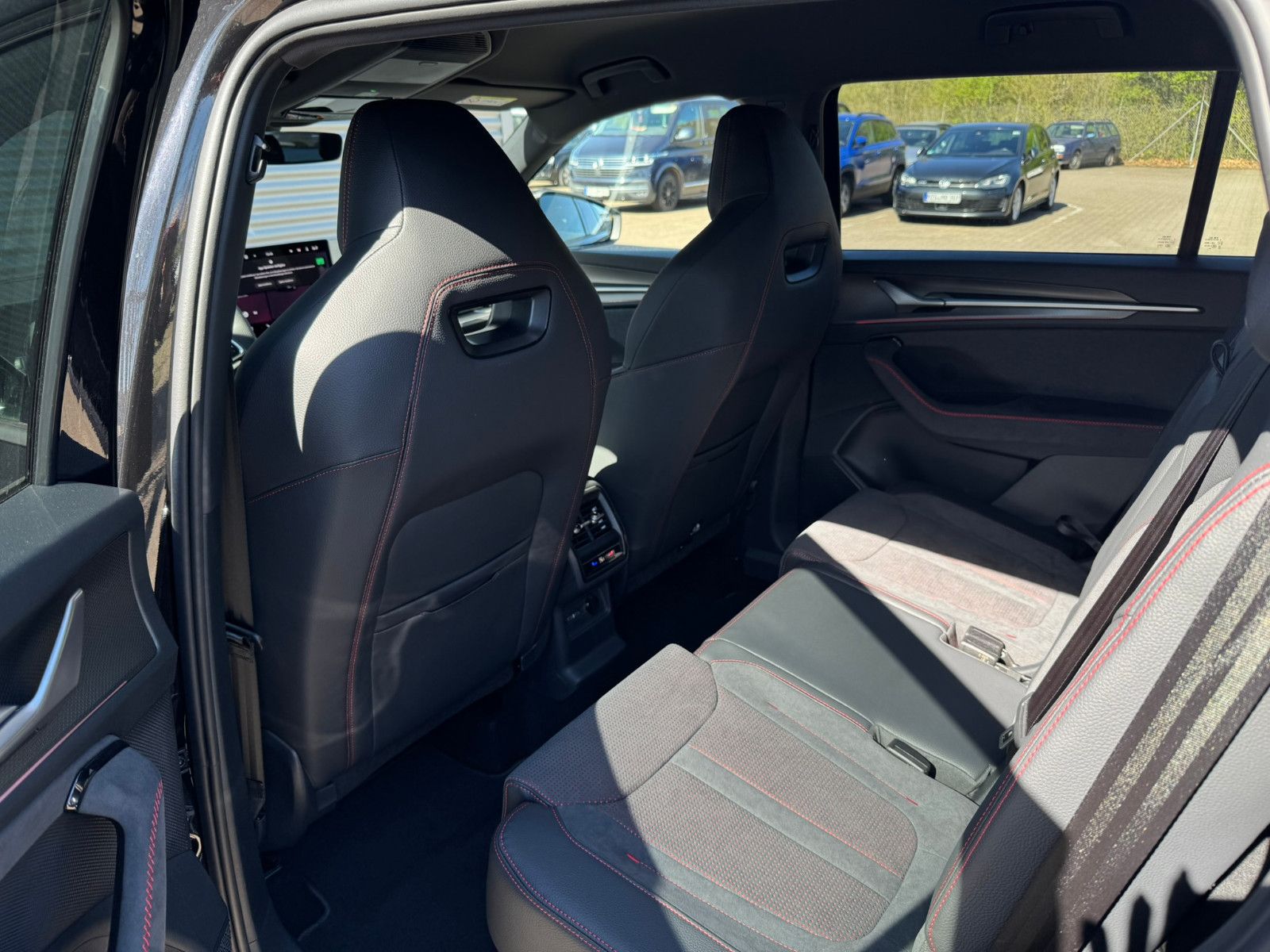 Fahrzeugabbildung SKODA Kodiaq 2.0 TSI  DSG 4x4 RS AHK 7-Sitzer