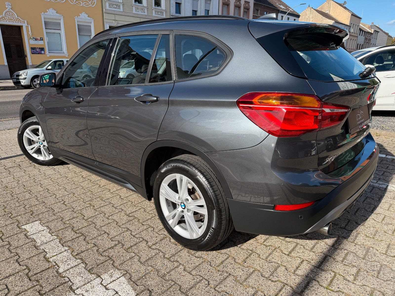 Fahrzeugabbildung BMW X1 xDrive 18 d Sport Line 1-Hand HUD AHK 8-FACH