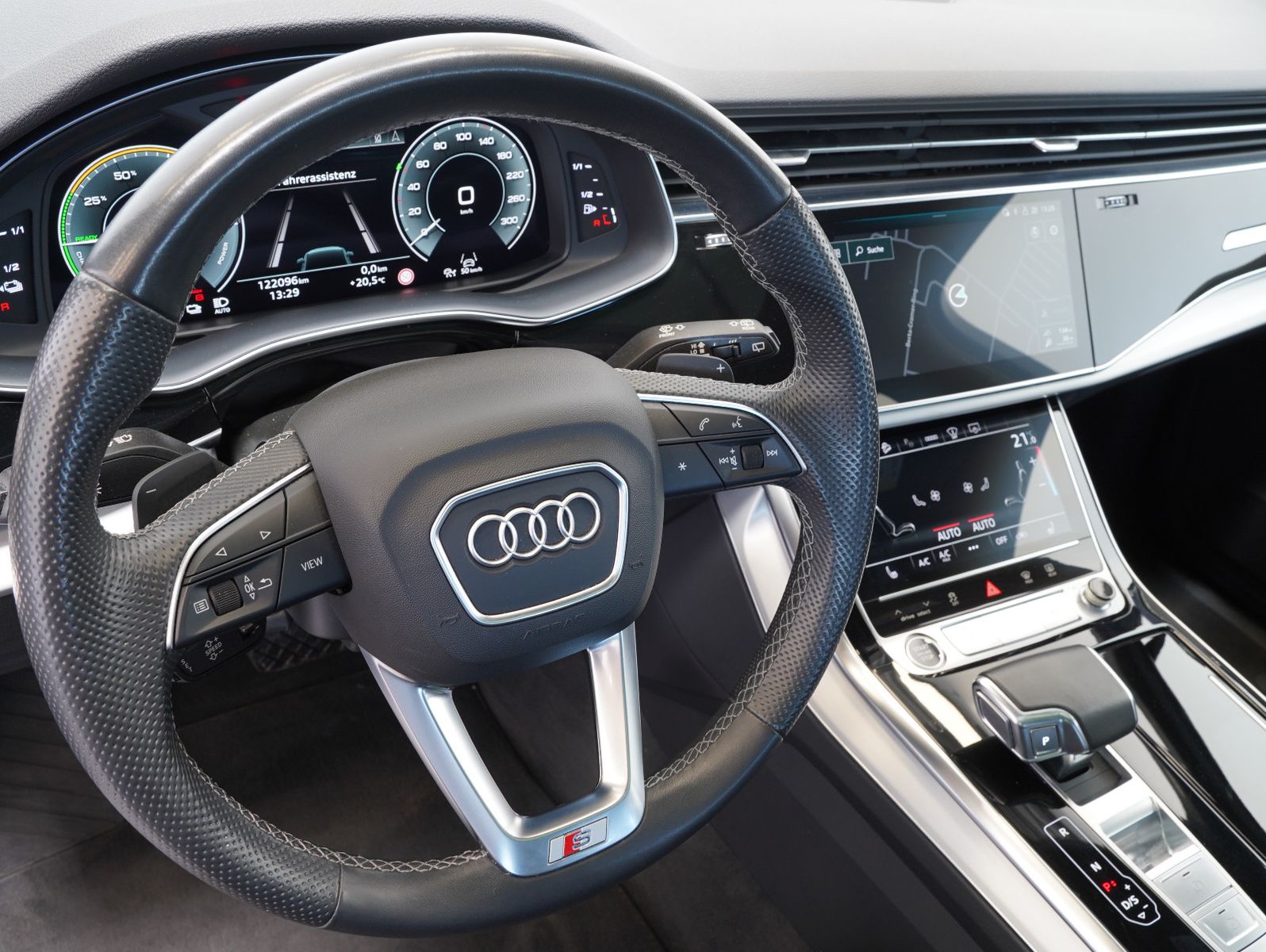 Fahrzeugabbildung Audi Q7 55 TFSI e quattro S line Sport / Plus BLACK