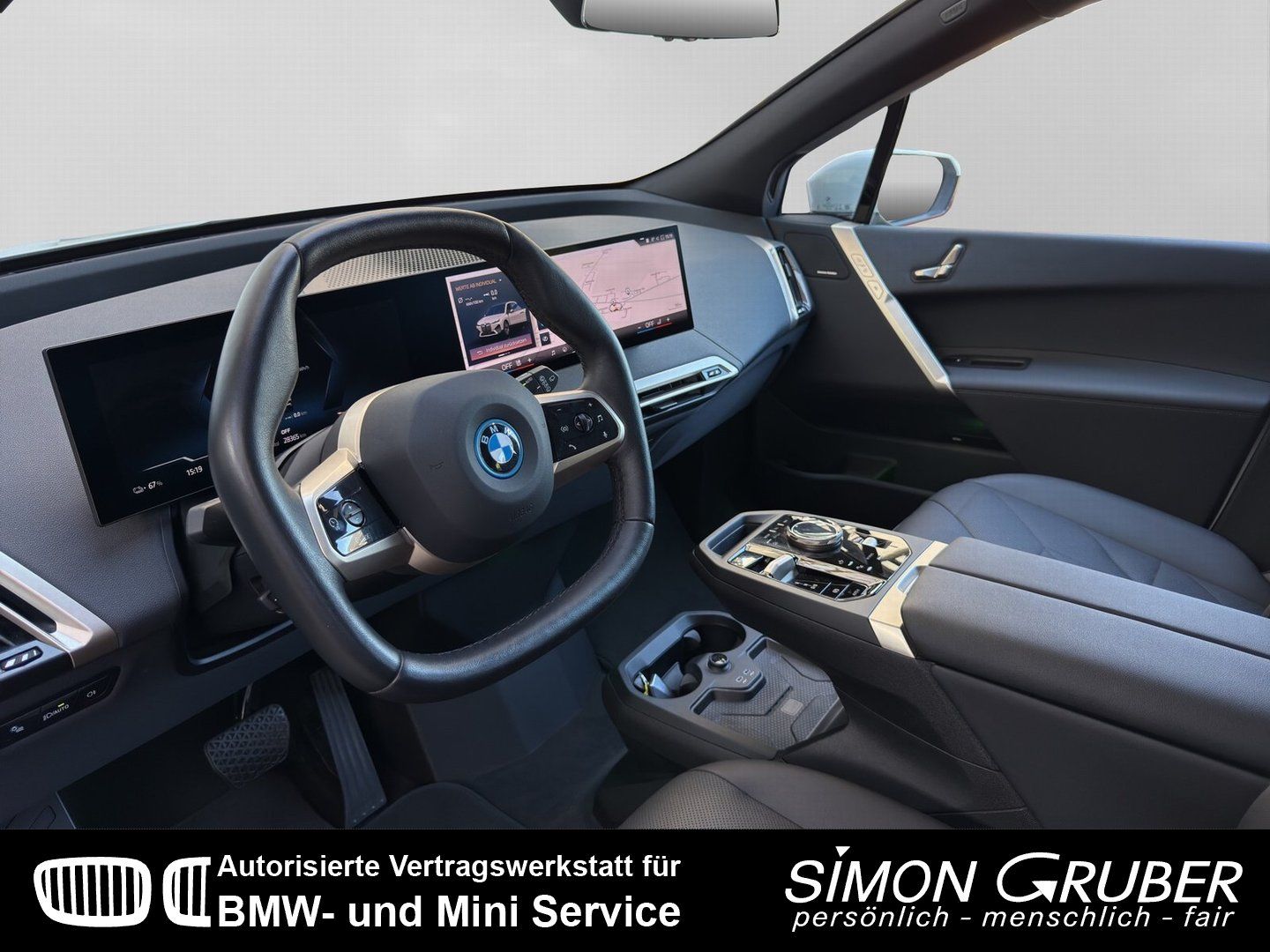 Fahrzeugabbildung BMW iX xDrive50 Sport PanoSky H&K HUD Laser AHK