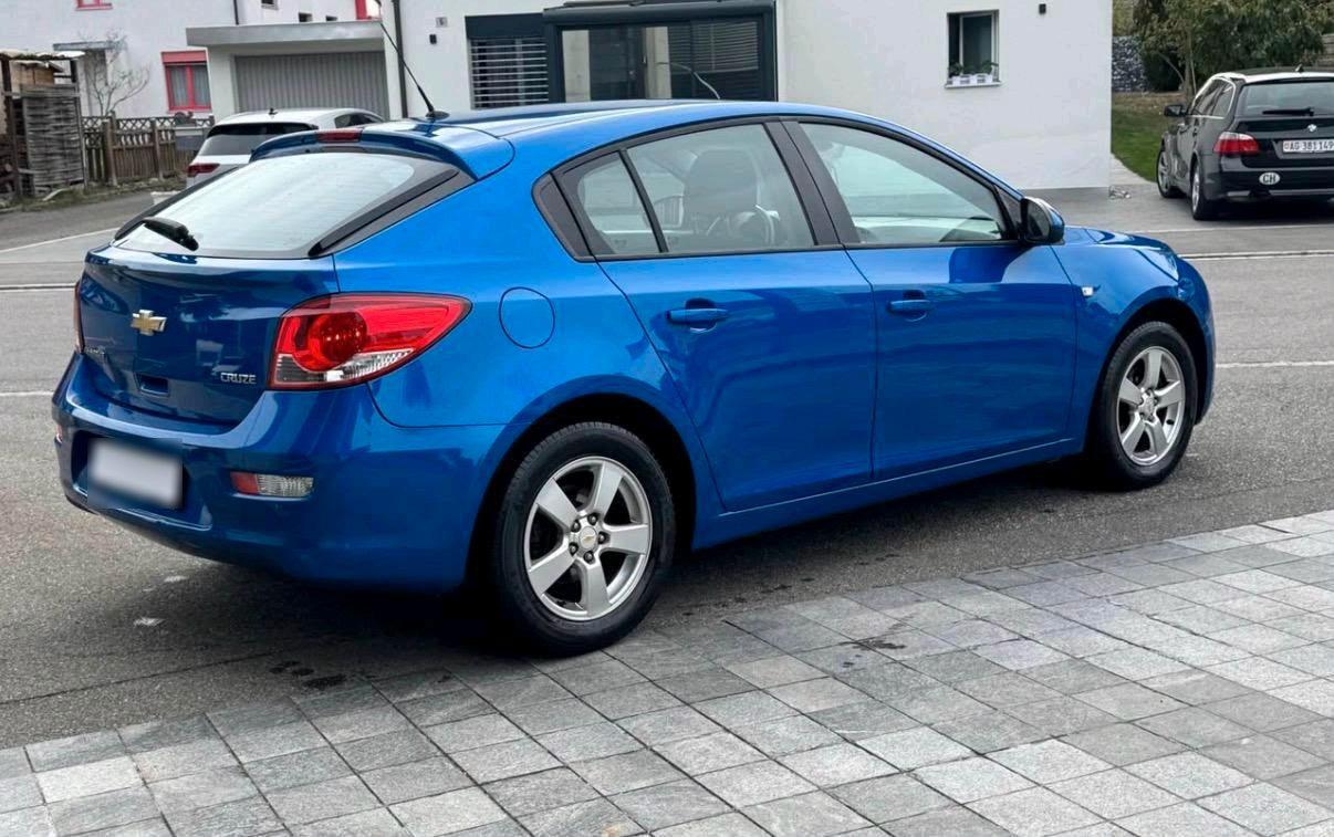 Chevrolet Cruze 2012 — engine 102 HP (75kW)