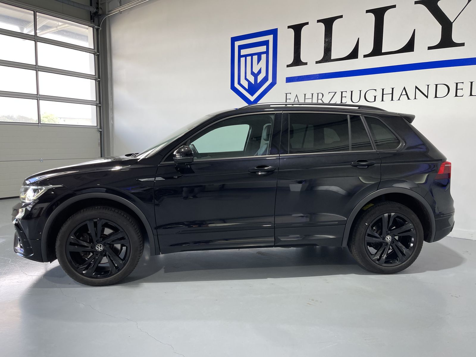Fahrzeugabbildung Volkswagen Tiguan R-Line 2.0 TDI*4Motion*AHK*Cam*Q.DRIVE*