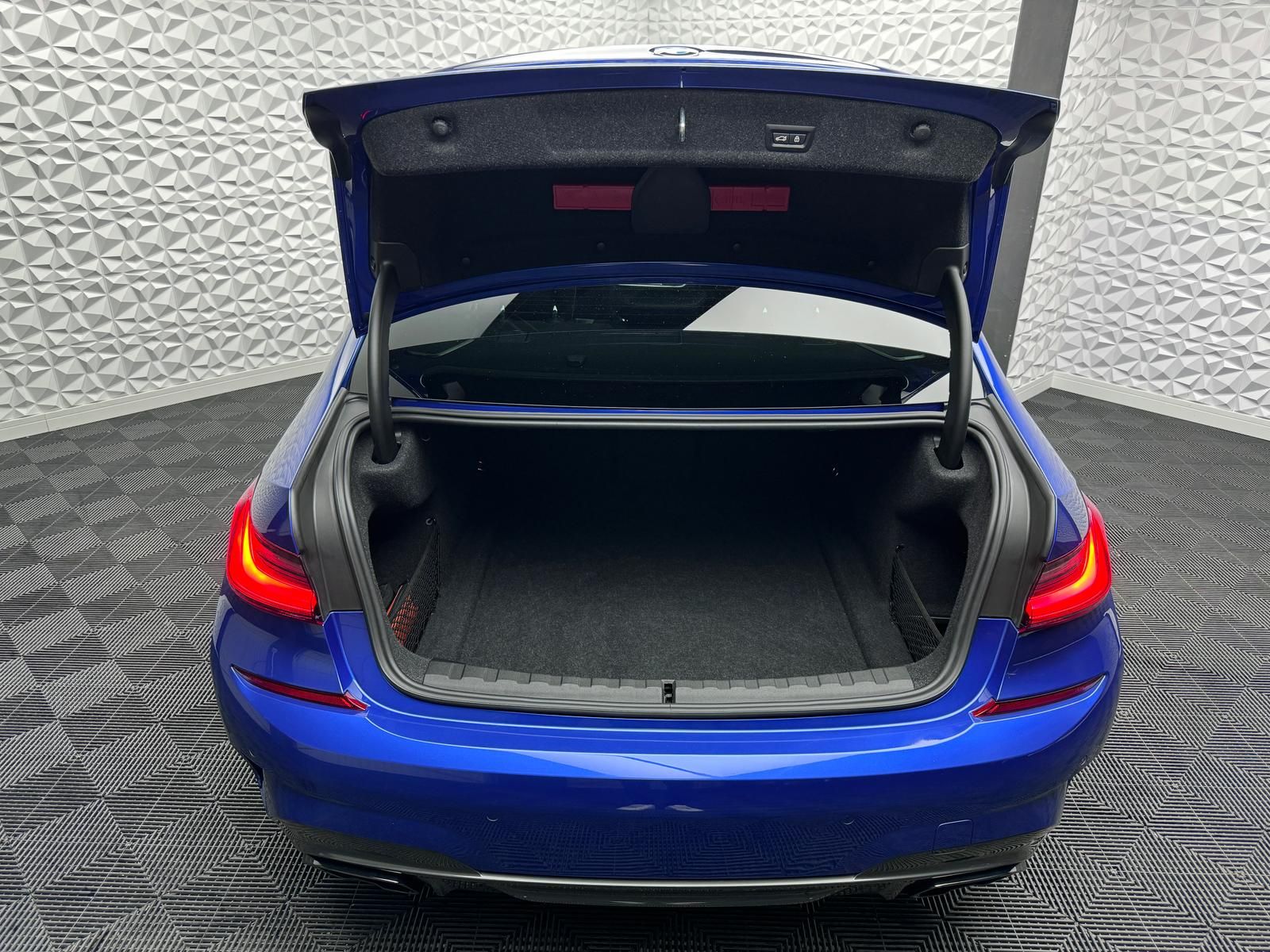 Fahrzeugabbildung BMW XDR*INDIVIDUAL*DEUTSCH*H&K*LASER*STANDHZ*PANO*AH