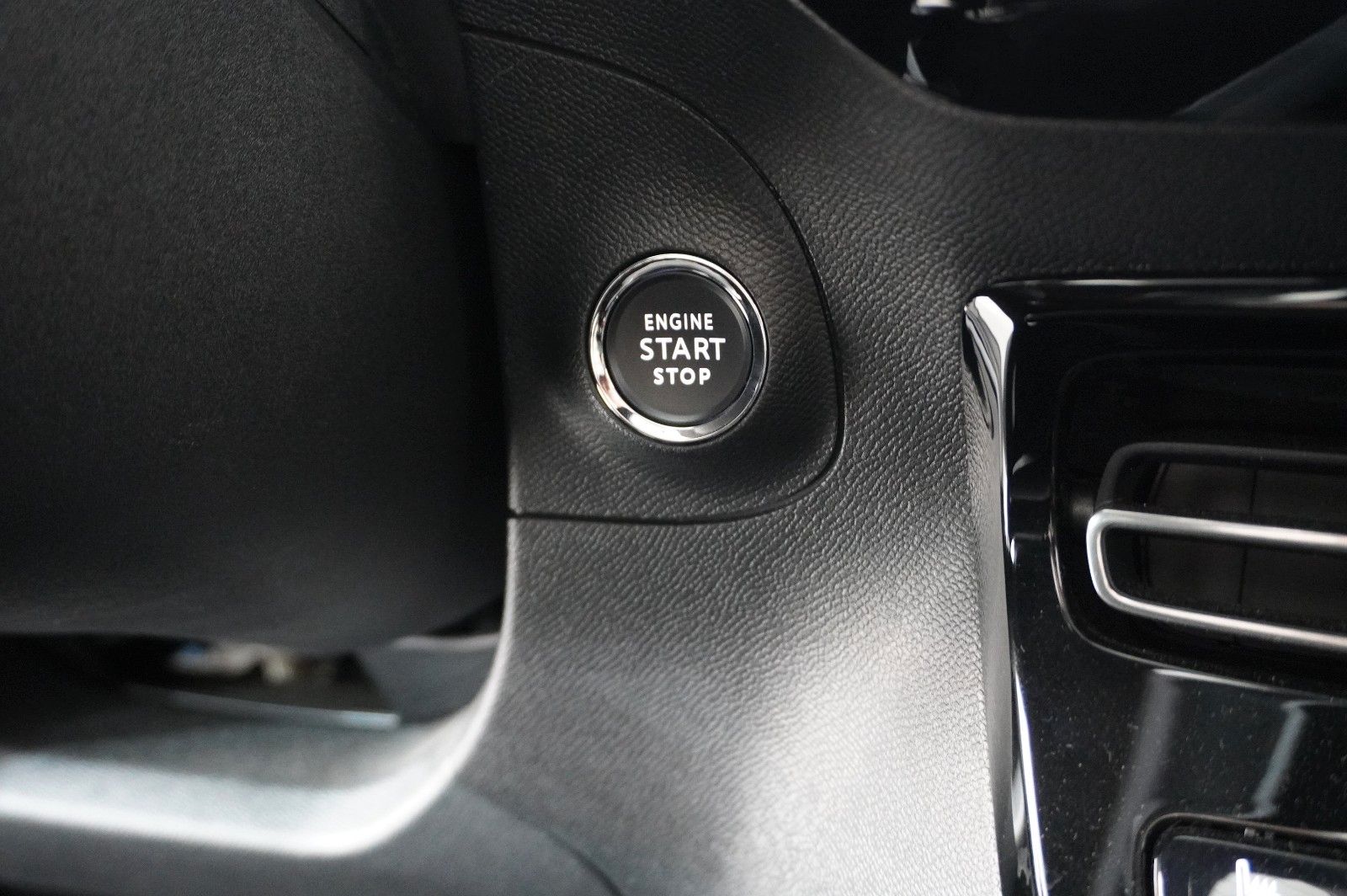 Fahrzeugabbildung Opel Mokka ELEGANCE 1.2T NAVI/LED/KAMERA/SPORT/SH/DAB