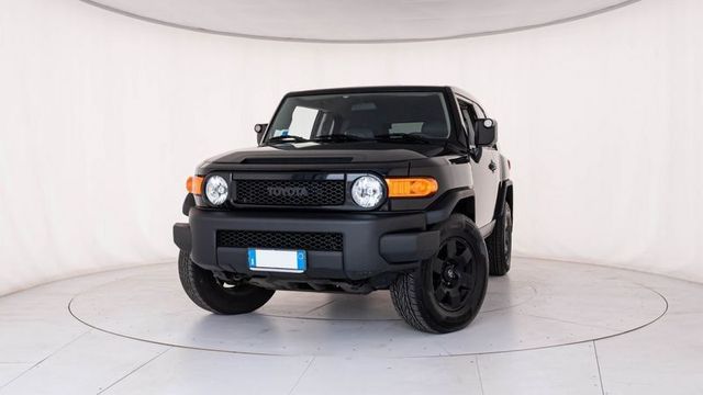 Toyota Land Cruiser FJ Cruiser 4.0 benz. Aut. 24