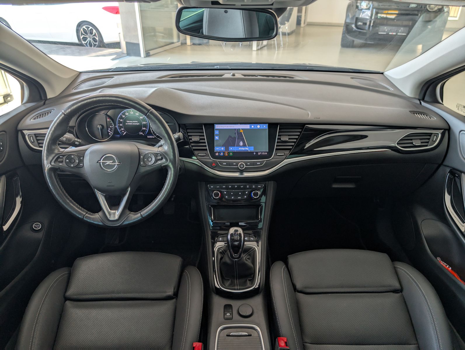 Fahrzeugabbildung Opel Astra Elegance PANORAMA LEDER MASSAGE MEMO 18"