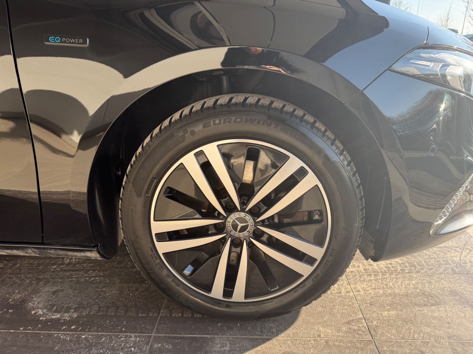 Fahrzeugabbildung Mercedes-Benz A 250 e Progressive DAB Licht- u. Sicht-Paket