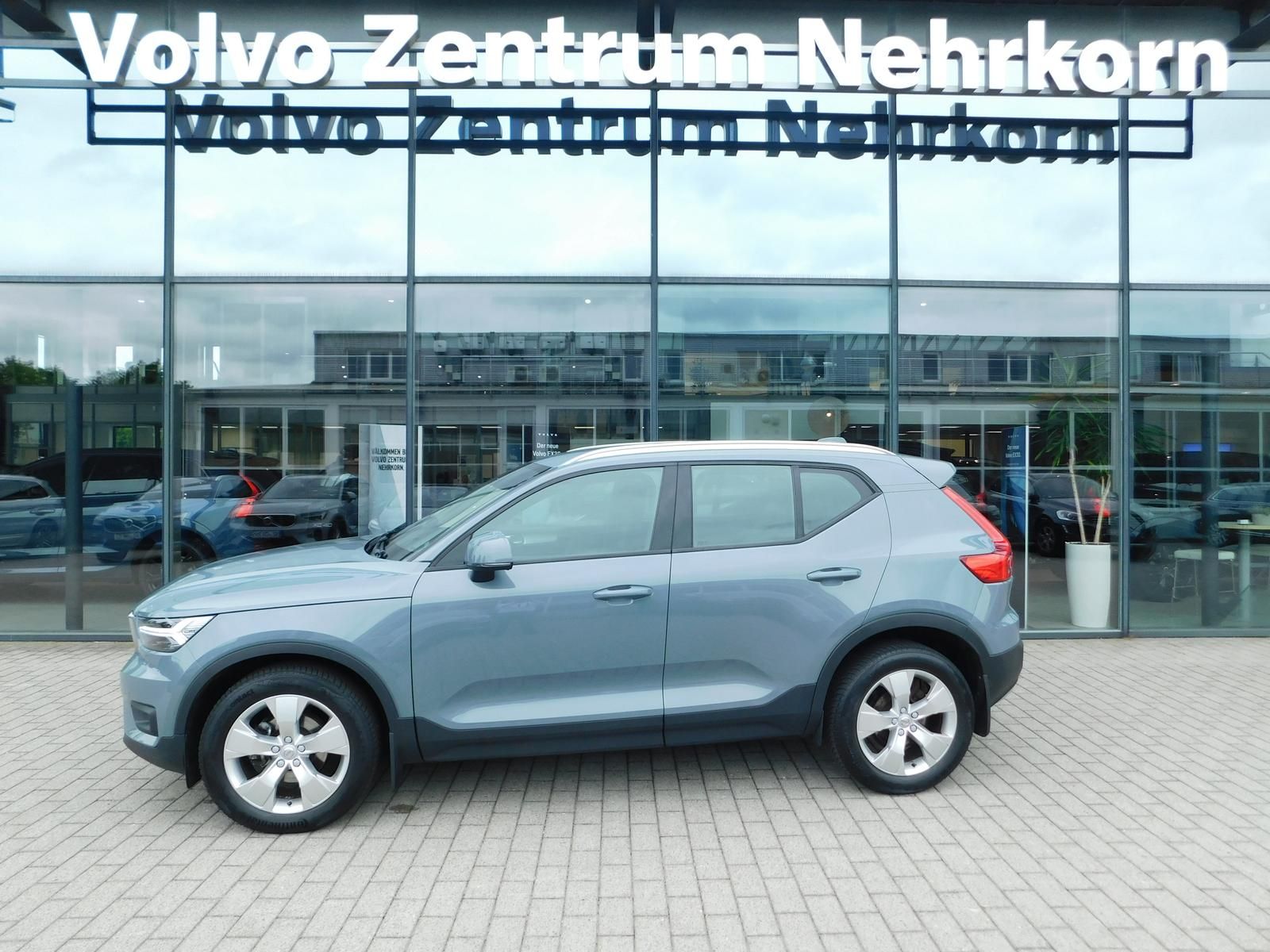 Fahrzeugabbildung Volvo XC40 D3 Momentum Pro