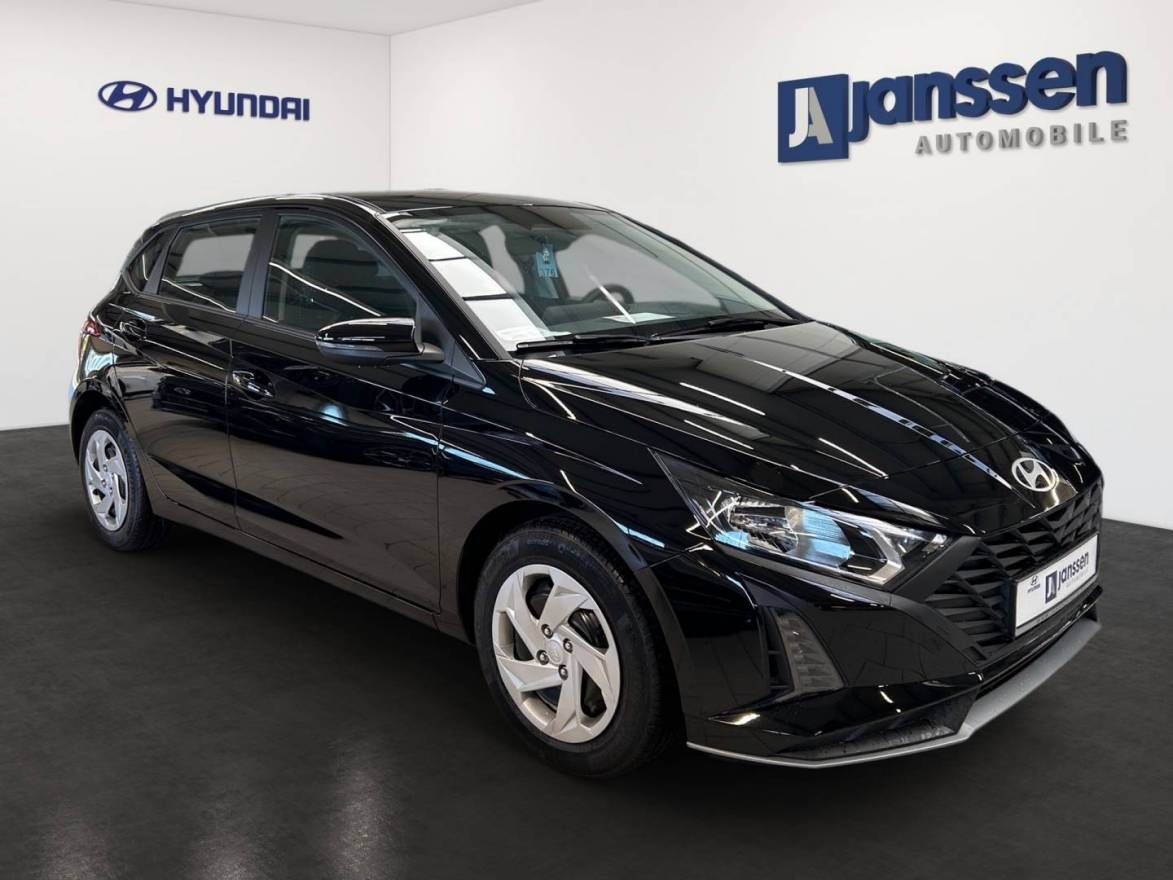 Fahrzeugabbildung Hyundai i20 Select Funktionspaket PDC Navi Rückfahrkamer