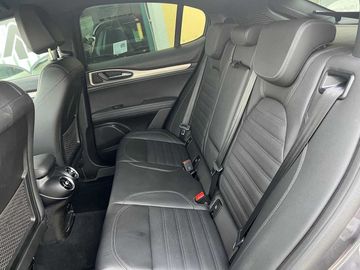 Alfa-Romeo Stelvio - 6