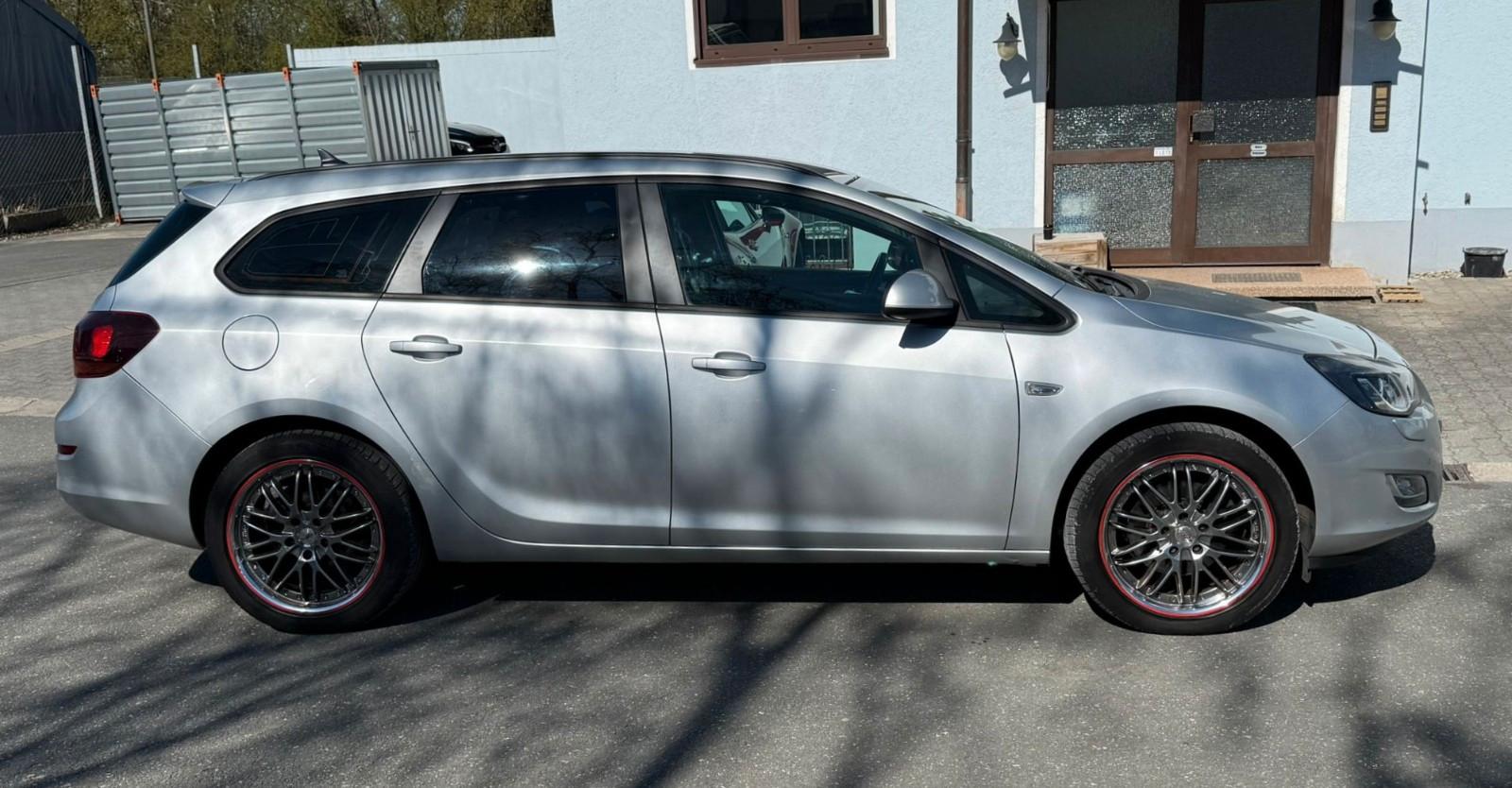 Opel Astra 2011 — photo 6