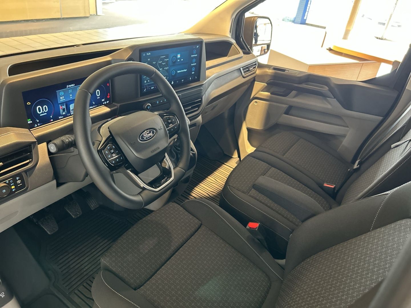 Fahrzeugabbildung Ford Transit Custom Kombi 320L2 Trend 2.0 EcoBlue Nav