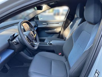 Volvo EX30 Plus 2WD Pure Electric