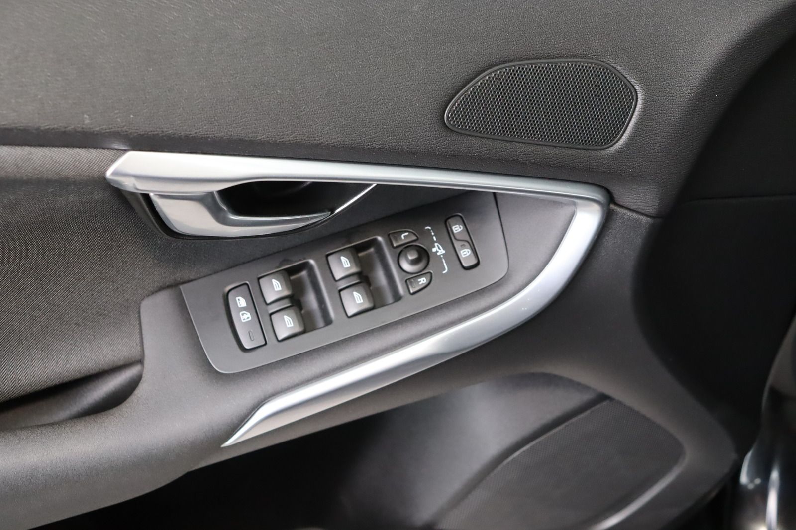 Fahrzeugabbildung Volvo V40 Cross Country * LED * Navi * RFK