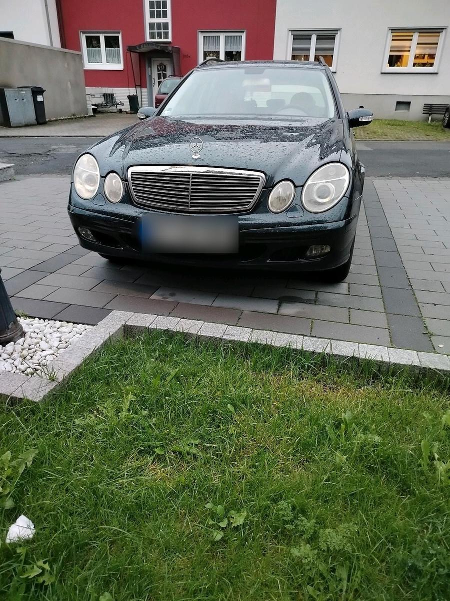 Mercedes-Benz E 240