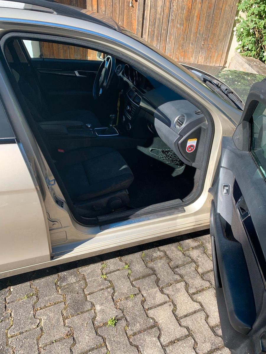 Mercedes-Benz C180 2011 — photo 7