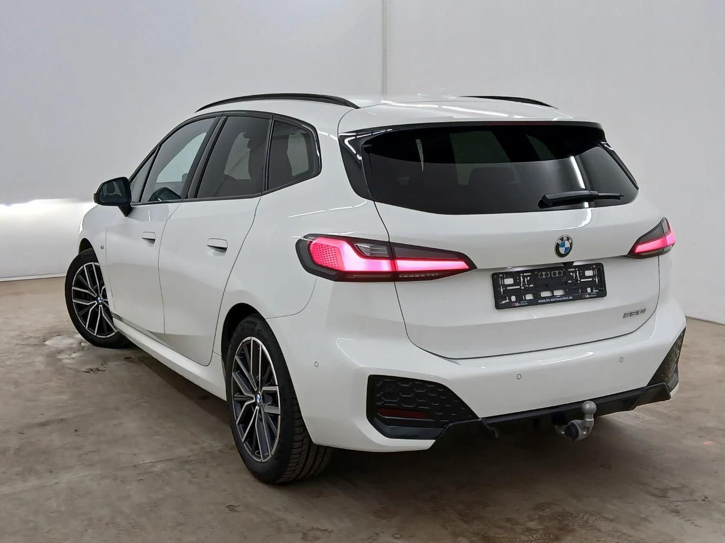 Fahrzeugabbildung BMW 220i M Sport Active Tourer H&k ACC Leder HuD 19"