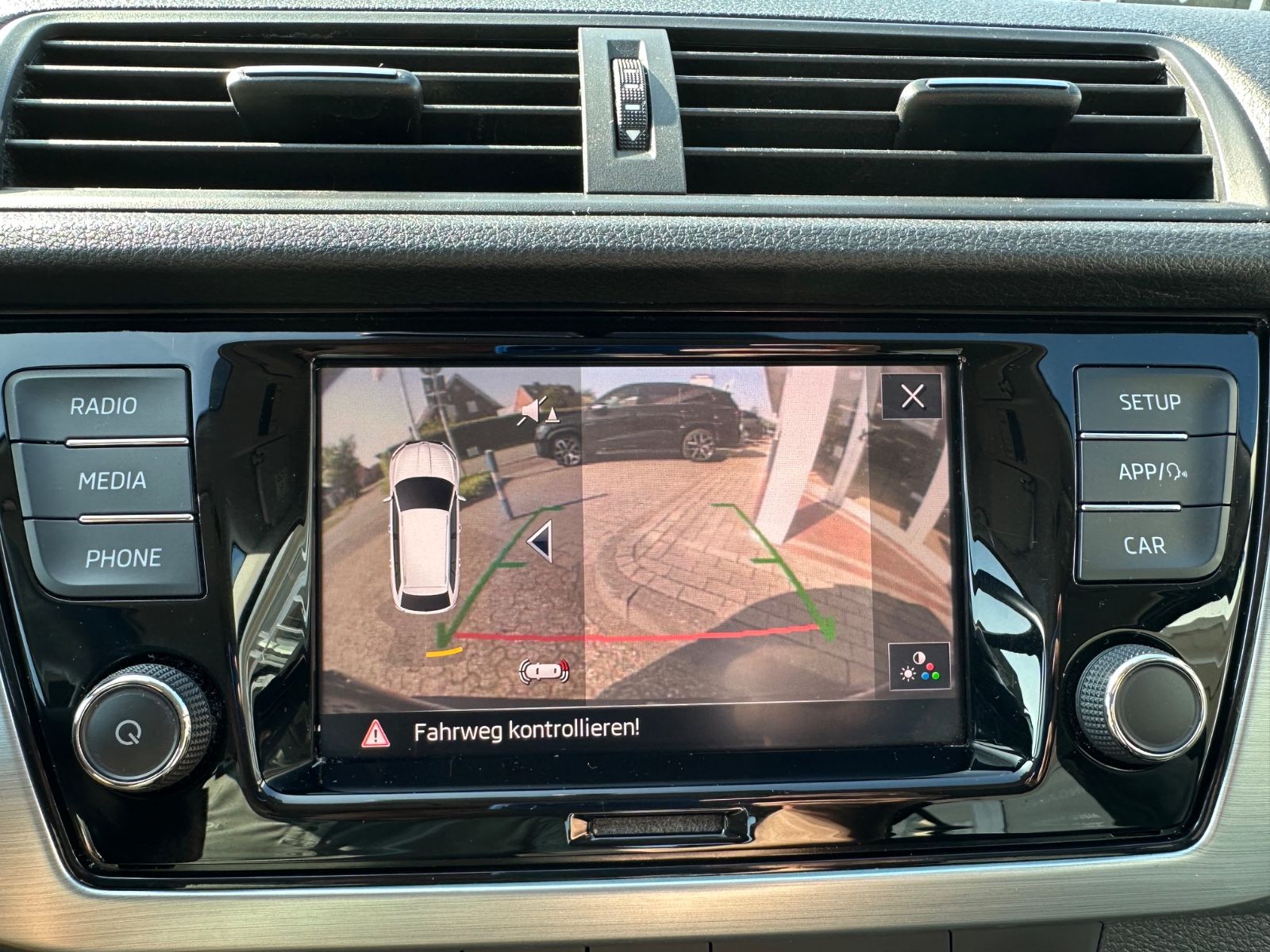 Fahrzeugabbildung SKODA Fabia Combi 1.0 TSI Ambition SHZG/BT/GJR/CarPlay