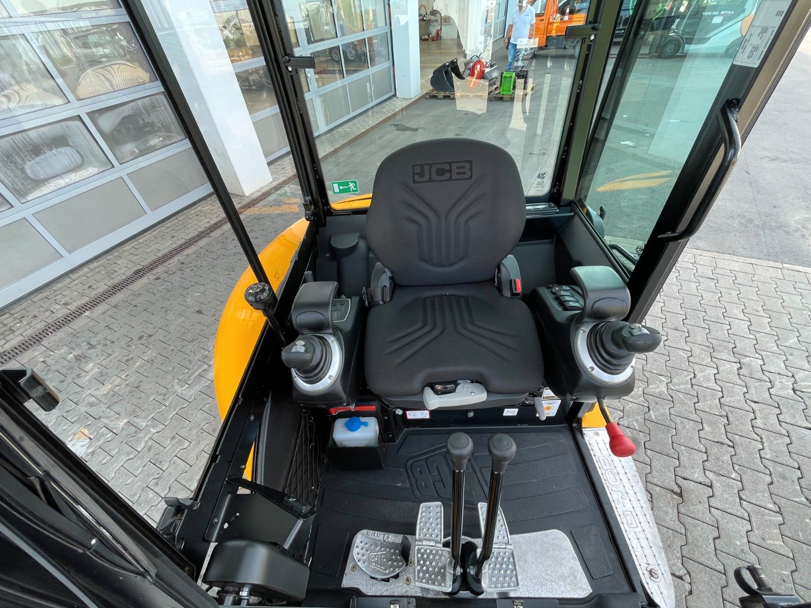 Fahrzeugabbildung JCB 8029 CT / 151h / 2023 / Inkl. Löffelpaket - mit KI generiert/bearbeitet