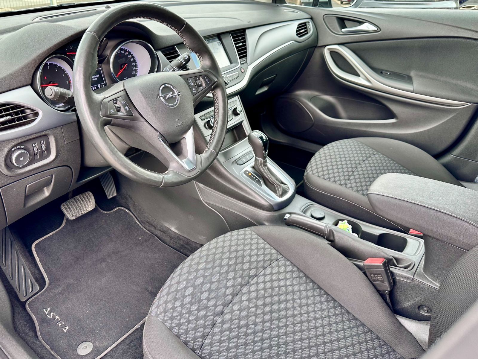 Fahrzeugabbildung Opel ASTRA K SPORTS TOURER 120 JAHRE*AUTOM+MOD.2020