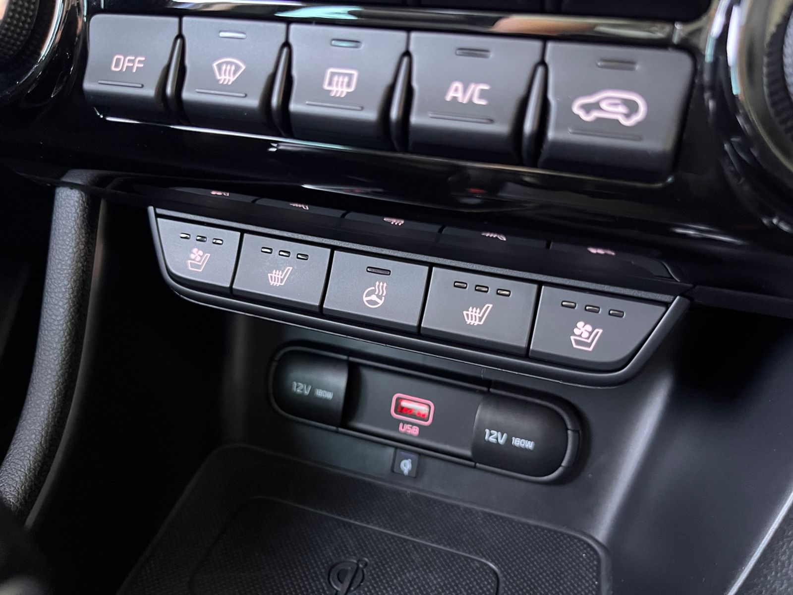 Fahrzeugabbildung Kia Sportage Platinum Edition 4WD AHK LEDER NAV SHZ
