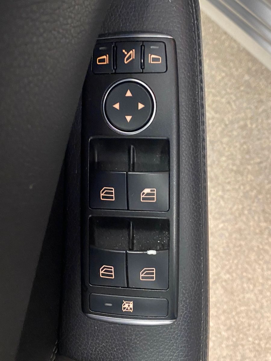 Fahrzeugabbildung Mercedes-Benz E 200 T ELEGANCE+NAVI+LED Scheinwerfer+Distronic