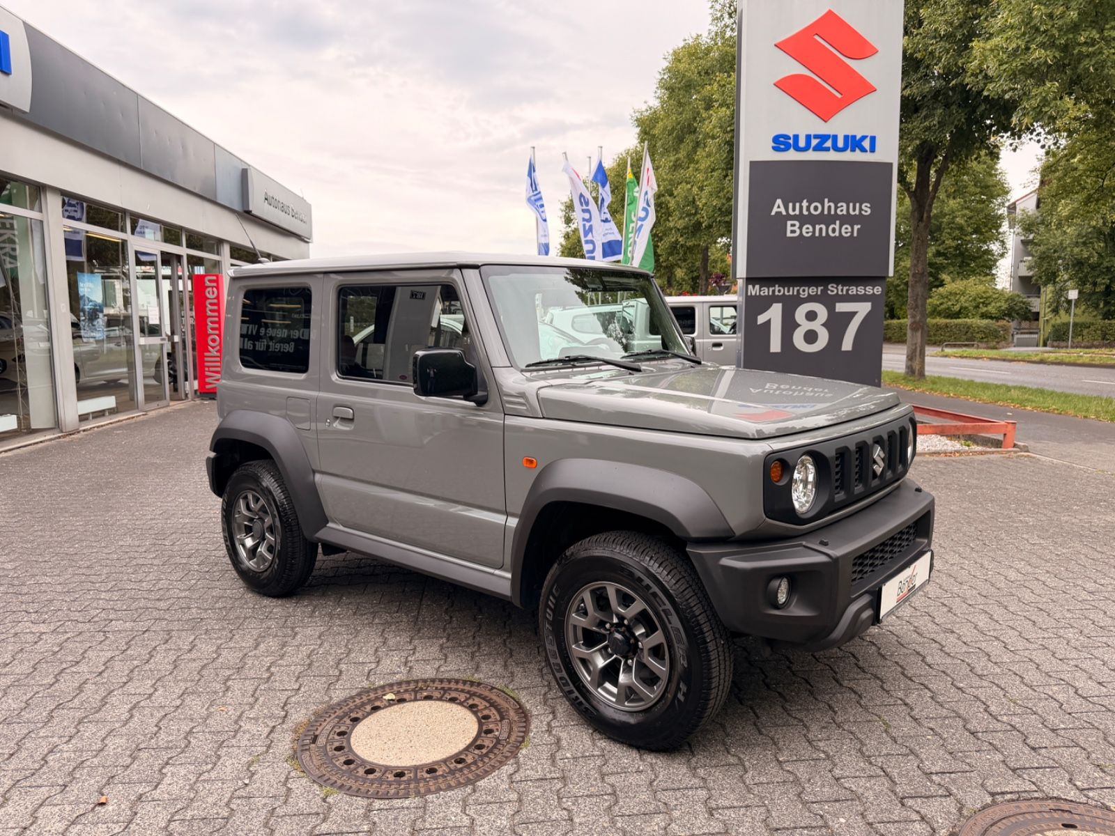 Suzuki Jimny Comfort+ AllGrip 1. HAND NAVI 4-SITZER AHK imagem 3