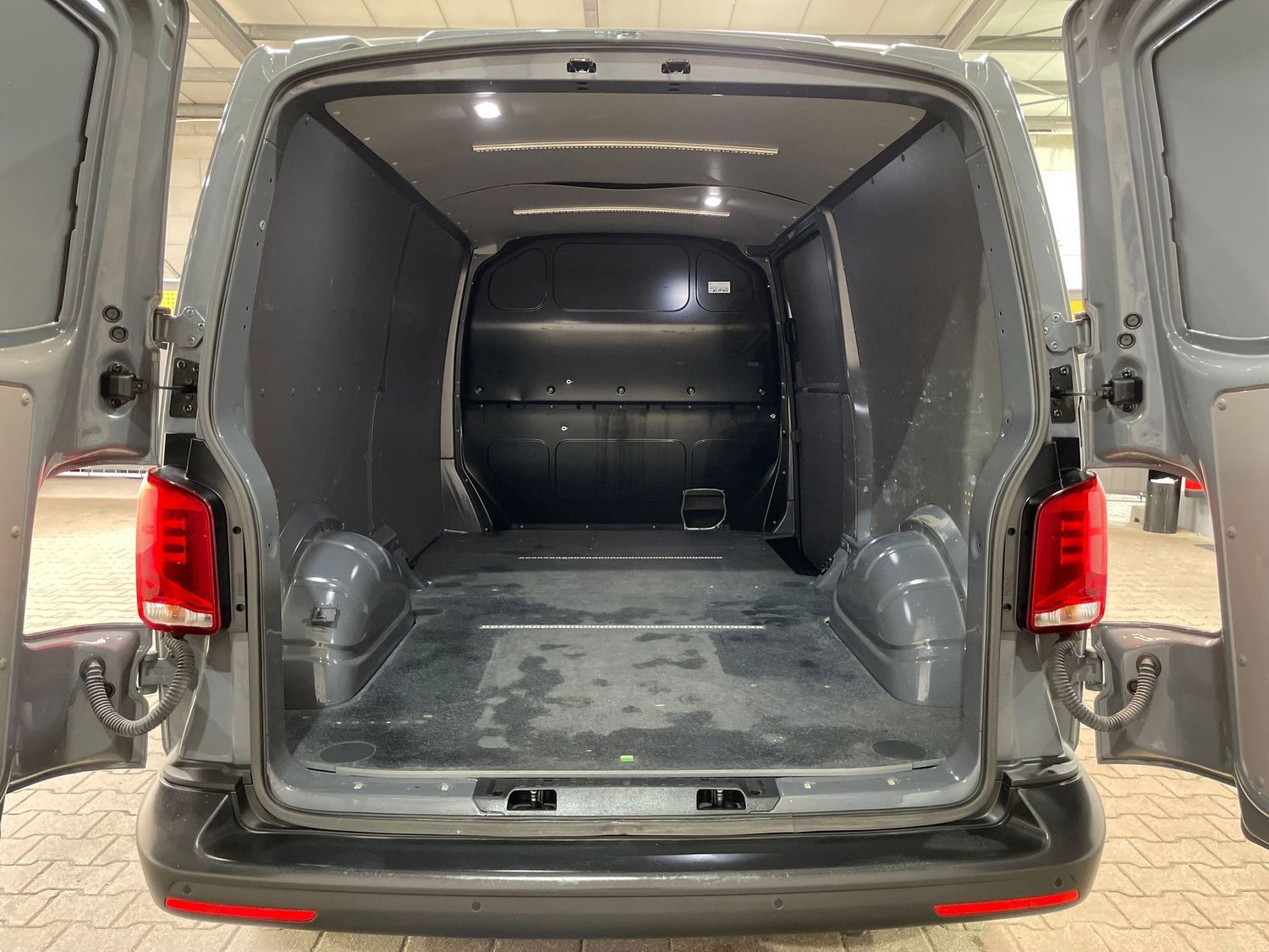 Fahrzeugabbildung Volkswagen T6 Transporter lang FWD #Tempomat#Navi