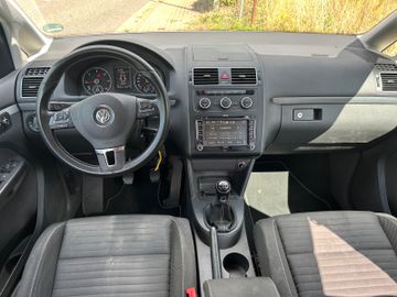 Volkswagen Touran - 11