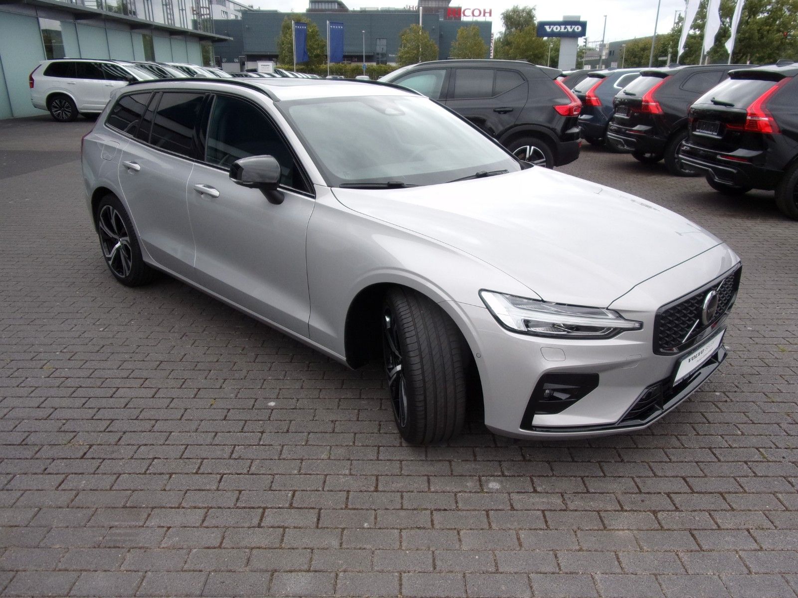 Volvo V60 B4 Kombi Plus Dark foto 14